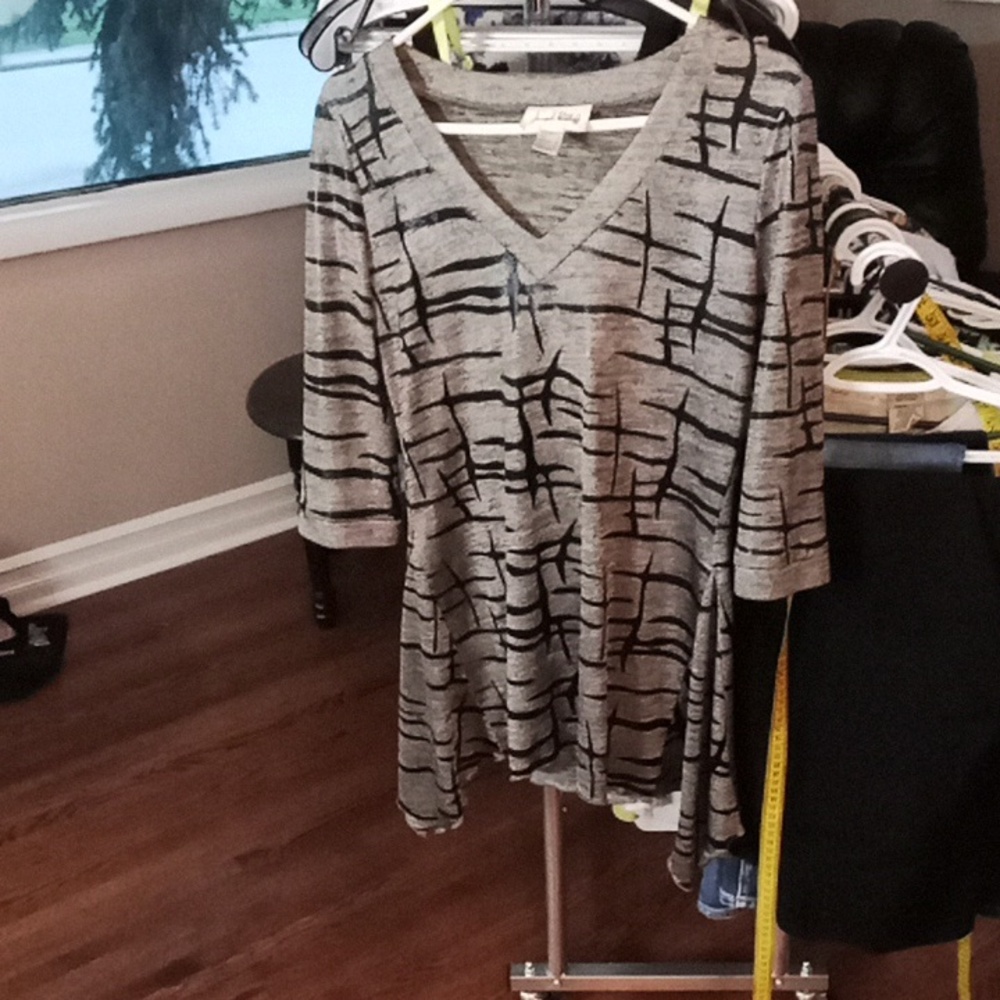 Sale, 3 For $40 Joseph Ribkoff Be Gray and Black Tunic Top